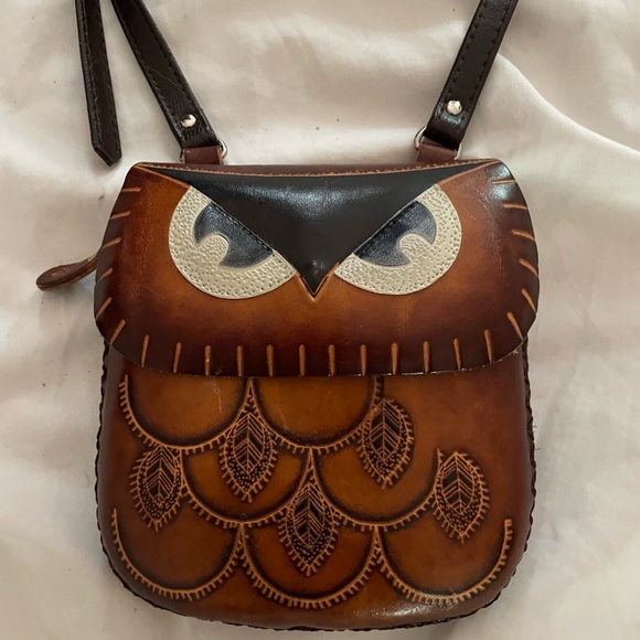 Whimsical Owl Genuine Leather Crossbody Purse Brown with zipper & magnetic flap - Picture 2 of 9